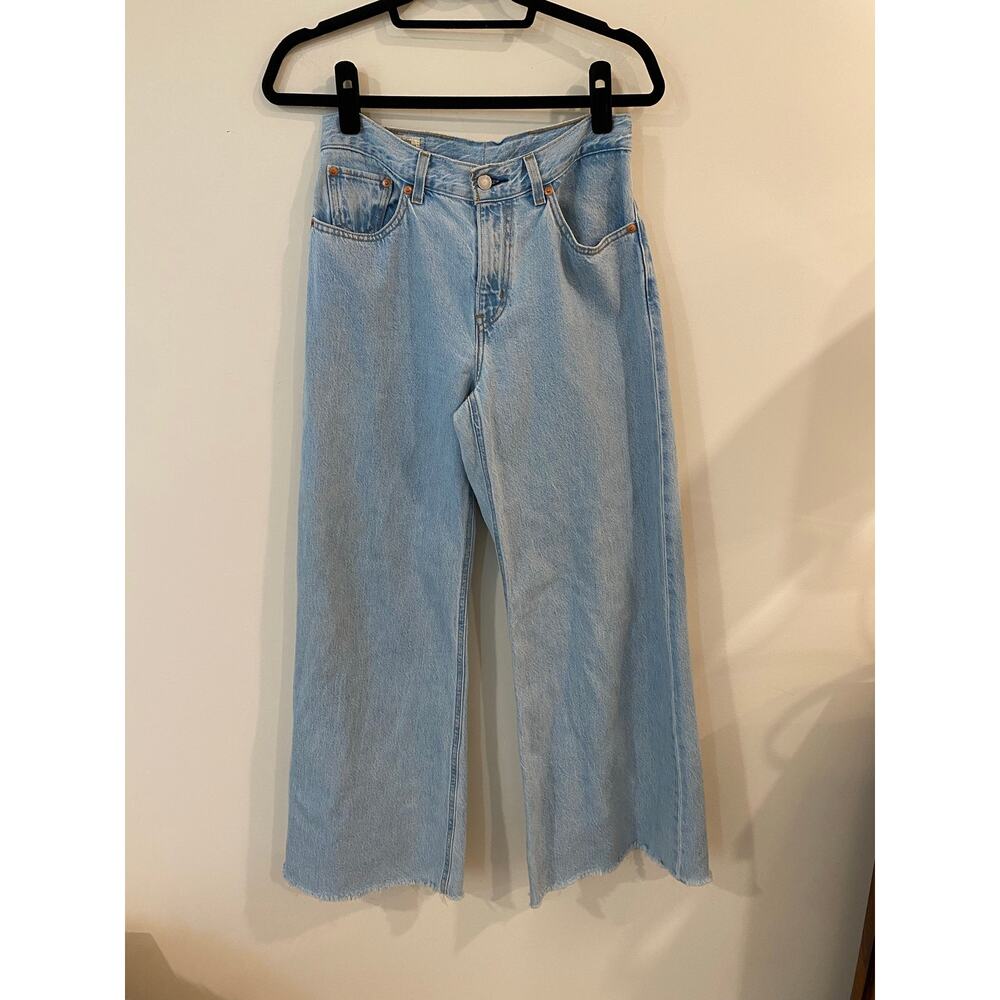 Levis Premium Wide Leg Jeans Size: 28